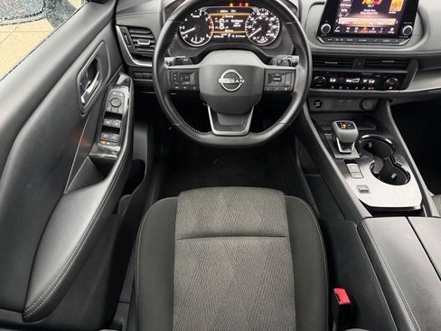 Used 2025 Nissan Rogue SV FWD image 9
