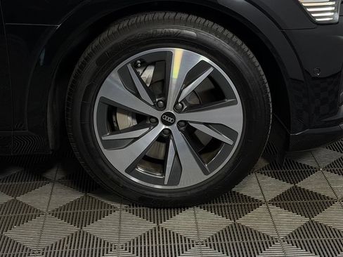 Used 2024 Audi Q8 e-tron Premium Plus w/ Premium Plus Package AWD/4WD image 30