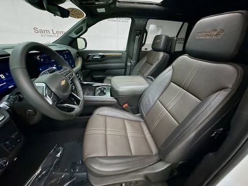 Used 2025 Chevrolet Tahoe High Country image 24