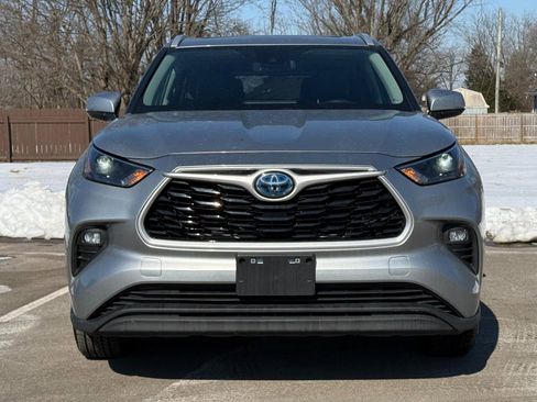 Used 2023 Toyota Highlander XLE image 2