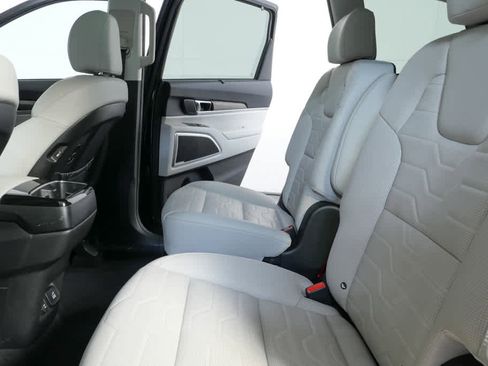 Used 2021 Kia Telluride SX w/ SX Prestige Package image 16