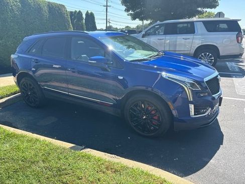 Certified 2025 Cadillac XT5 Sportv w/ LPO, Red Accent Package AWD/4WD image 3