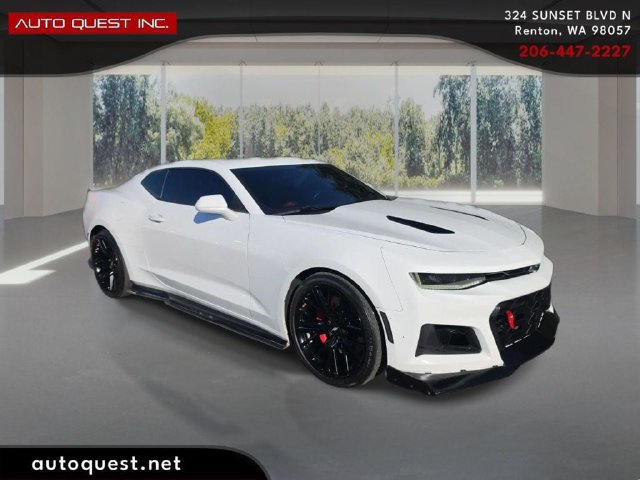 Used 2016 Chevrolet Camaro SS RWD image 3