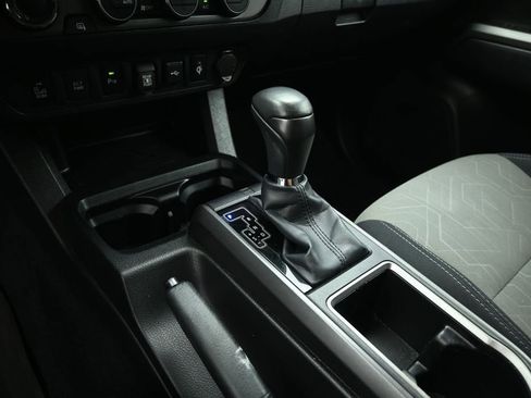 Used 2022 Toyota Tacoma TRD Off-Road w/ Technology Package AWD/4WD image 16