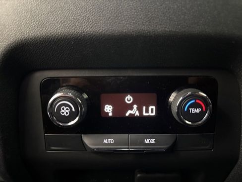 Used 2024 Chevrolet Traverse LT w/ Trailering Package image 25