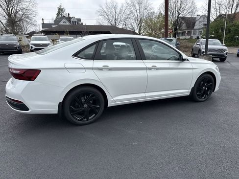 New 2026 Volkswagen Jetta SE FWD image 4