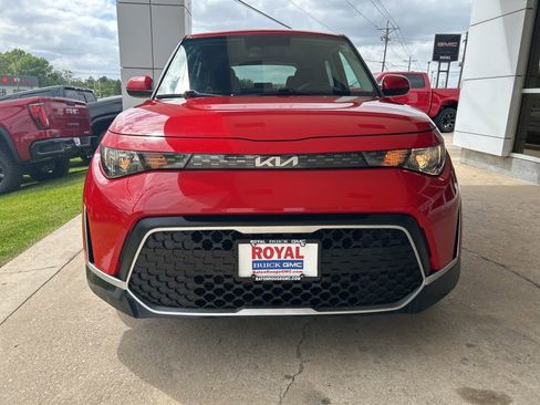 Used 2024 Kia Soul LX w/ Option Group 015 FWD image 3