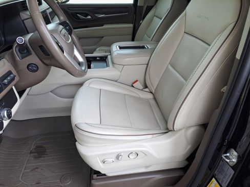 Used 2021 GMC Yukon Denali w/ Denali Premium Package image 9