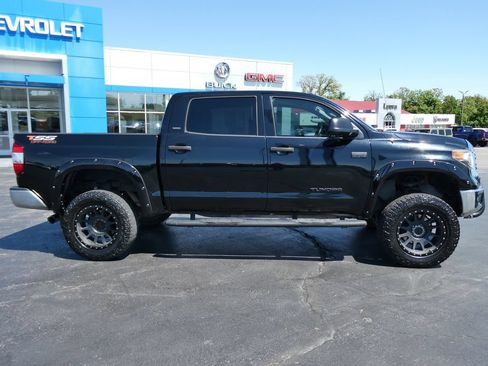 Used 2019 Toyota Tundra SR5 w/ SR5 Upgrade Package AWD/4WD image 4