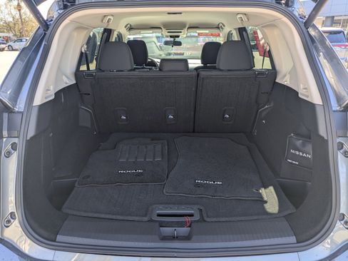 Certified 2025 Nissan Rogue SV image 13