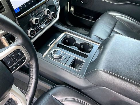 Used 2024 Ford Expedition XLT RWD image 15