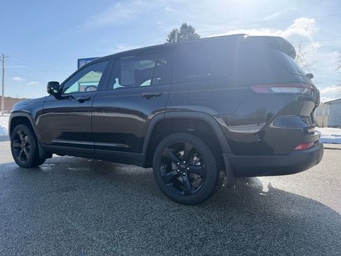 Used 2025 Jeep Grand Cherokee L Limited w/ Luxury Tech Group II image 11