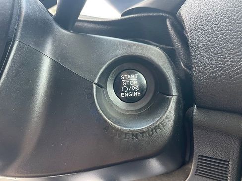 Used 2017 Jeep Renegade Trailhawk AWD/4WD image 8