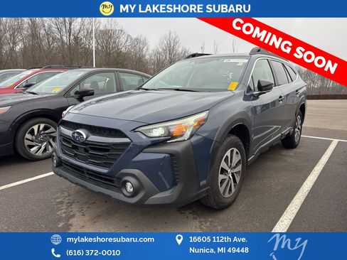 Used 2025 Subaru Outback Premium image 3
