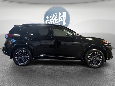 Used 2024 Nissan Rogue Platinum w/ Platinum Premium Package image 2