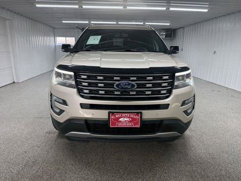 Used 2017 Ford Explorer XLT w/ Equipment Group 202A image 2