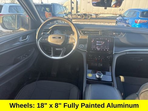 Used 2025 Jeep Grand Cherokee Laredo X image 12