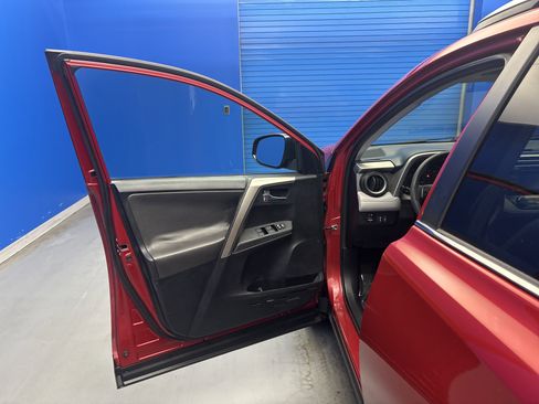 Used 2014 Toyota RAV4 XLE FWD image 9