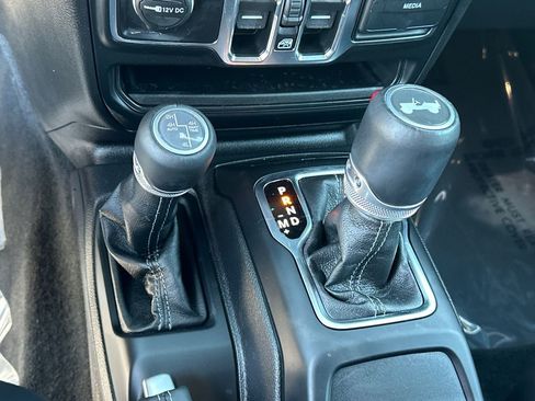 Used 2024 Jeep Wrangler High Altitude AWD/4WD image 29