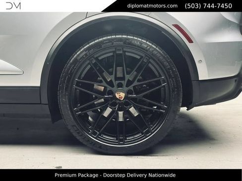 Used 2025 Porsche Macan 4 Electric w/ Premium Package AWD/4WD image 41