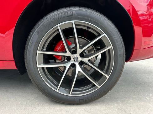 Certified 2025 Porsche Macan S image 40