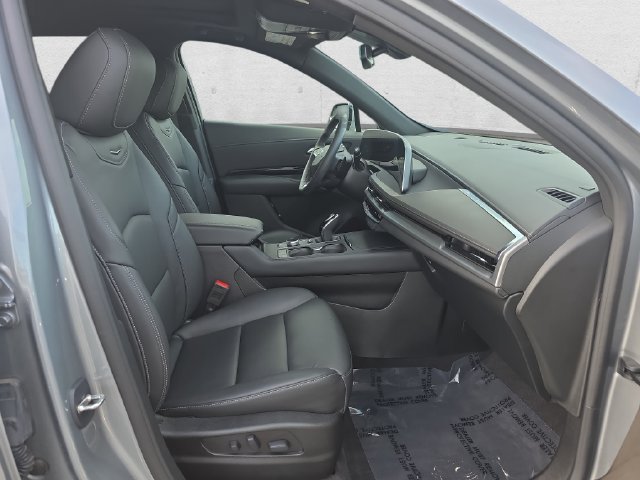 Certified 2024 Cadillac XT4 Luxury w/ Cold Weather Package AWD/4WD image 10