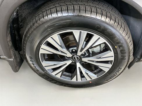 Used 2023 Nissan Rogue SV w/ SV Premium Package image 11