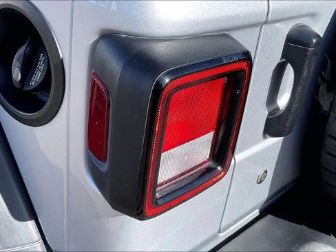 Used 2023 Jeep Wrangler Sport image 27