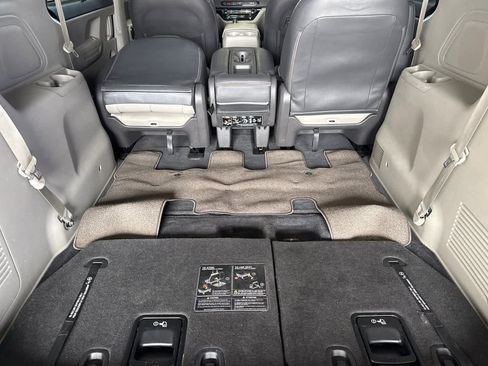 Used 2017 Kia Sedona LX w/ LX Essentials Premium Package FWD image 16