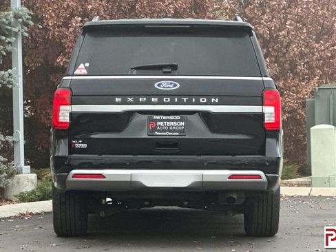 Used 2023 Ford Expedition XLT image 5