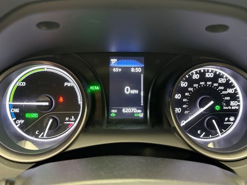 Used 2021 Toyota Camry SE w/ Cold Weather Package FWD image 13
