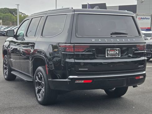 Used 2023 Jeep Wagoneer Series III w/ Preferred Equipment Group AWD/4WD image 6