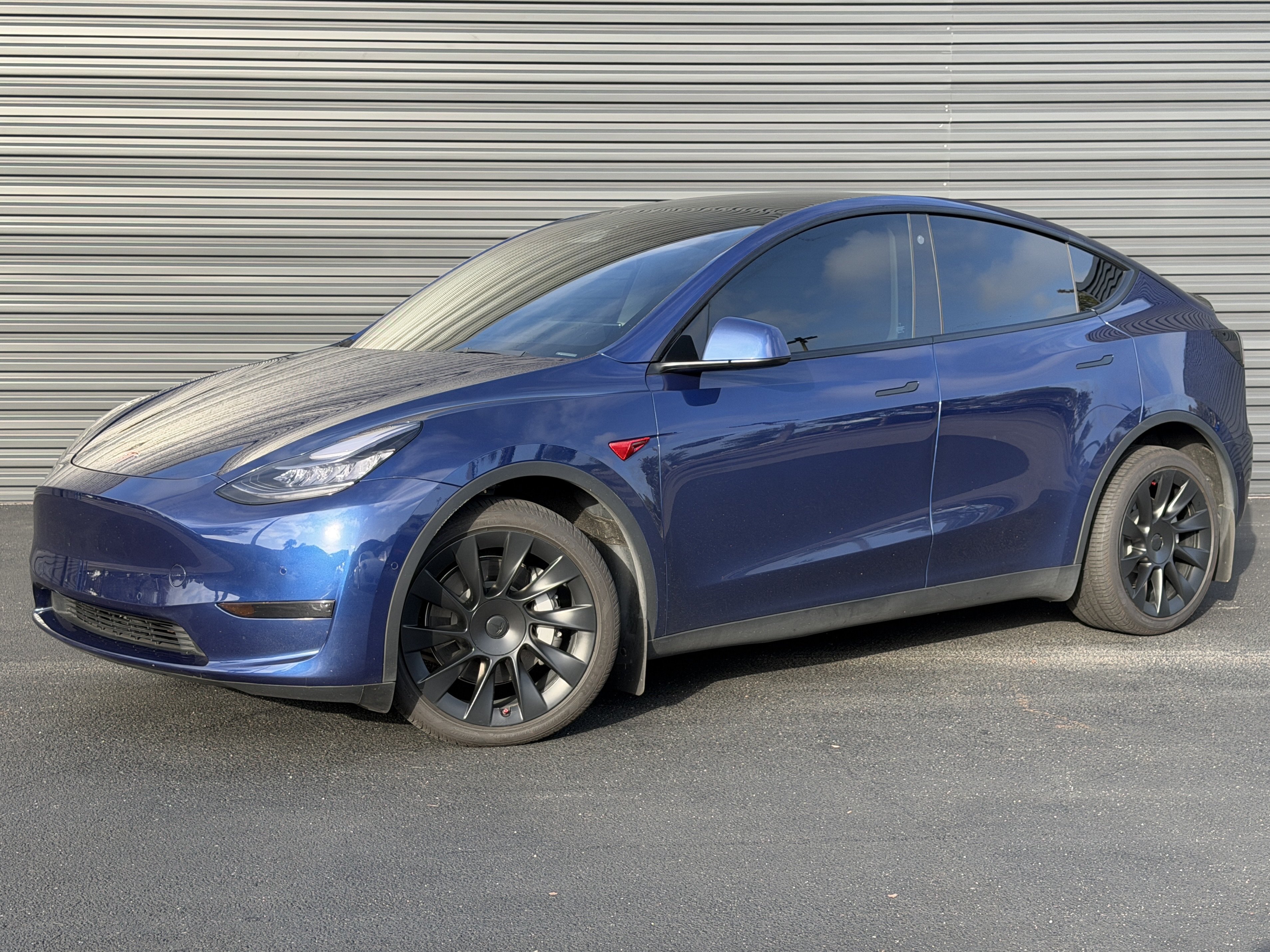 Used 2022 Tesla Model Y Long Range AWD/4WD image 1