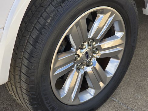 Used 2018 Ford F150 Lariat RWD image 9