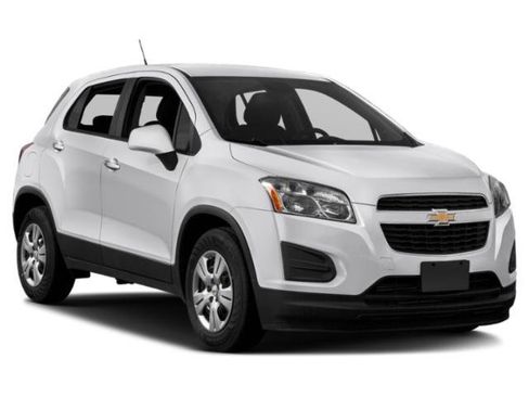 Used 2015 Chevrolet Trax LT w/ LT Sun and Sound Package FWD image 9