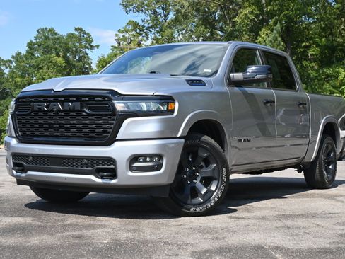 Used 2025 RAM 1500 Big Horn AWD/4WD image 4