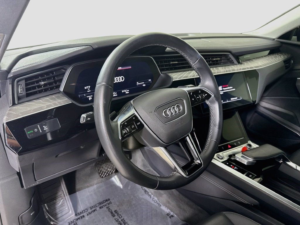 Used 2022 Audi e-tron Premium Plus w/ Premium Plus Package AWD/4WD image 22