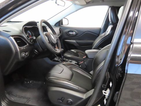 Used 2020 Jeep Cherokee Latitude Plus FWD image 15