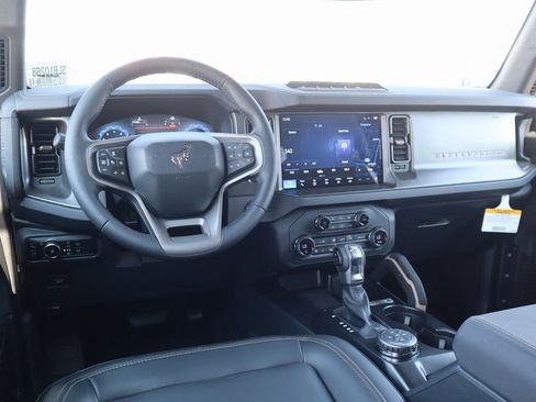 New 2025 Ford Bronco Badlands image 2