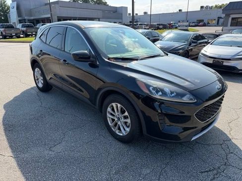 Used 2020 Ford Escape SE FWD image 1