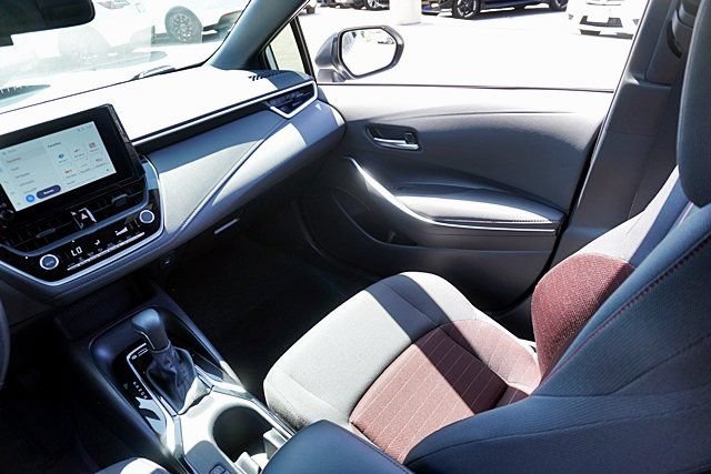 Used 2025 Toyota Corolla SE FWD image 30
