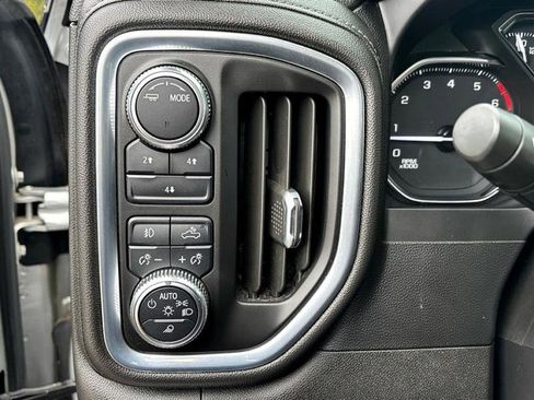 Used 2022 GMC Sierra 2500 SLE w/ SLE Value Package; image 15