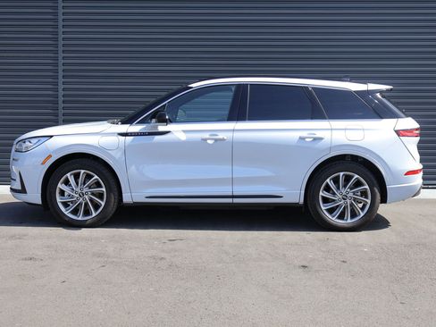 Used 2025 Lincoln Corsair Grand Touring AWD/4WD image 9