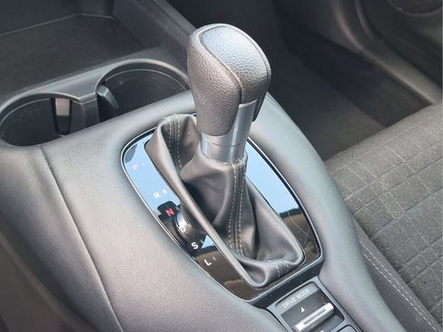 Used 2023 Honda HR-V LX image 15