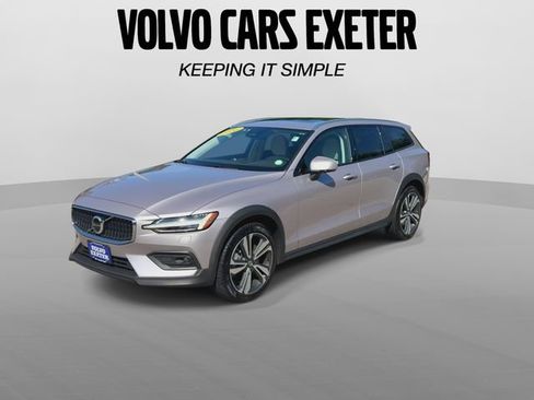 Certified 2026 Volvo V60 B5 Cross Country Plus w/ Protection Package Premier AWD/4WD image 4