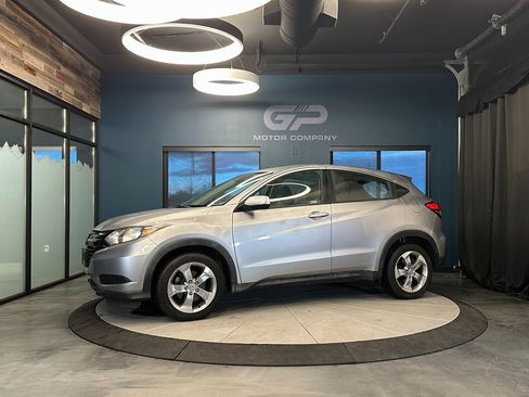 Used 2018 Honda HR-V LX image 7