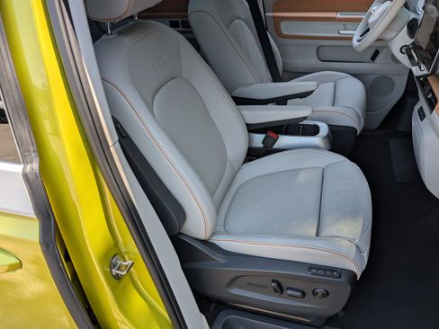 Used 2025 Volkswagen ID. Buzz Pro S Plus RWD image 22