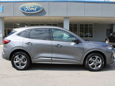 Used 2023 Ford Escape ST-Line image 2