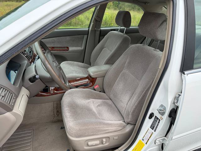 Used 2004 Toyota Camry LE w/ Limited Edition Pkg FWD image 10