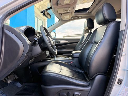 Used 2017 Nissan Pathfinder SL w/ SL Premium Package AWD/4WD image 16